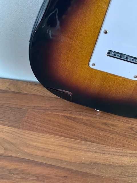 guitarra elétrica Squier Sonic Stratocaster Sunburst