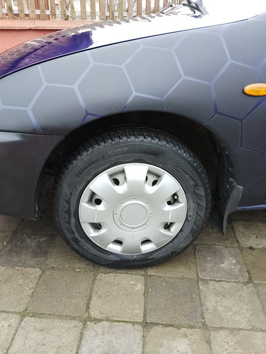 Срочно продам машину Мазда 323 ціна 1650