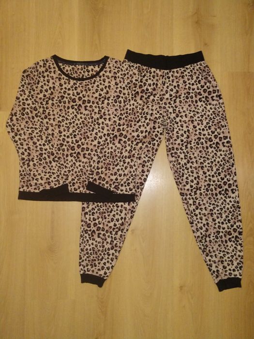 Костюмы трикотажные Пижамы ЖЕНСКАЯ ОДЕЖДА 42-46 и ОБУВЬ 38-39