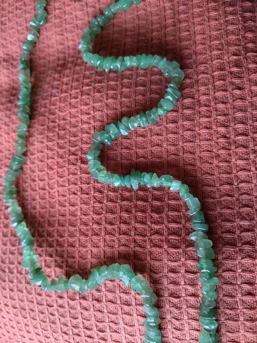 Colares de pedras naturais