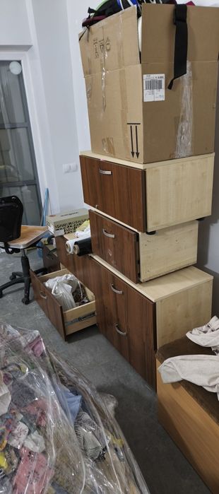 Меблі для магазину та дому.