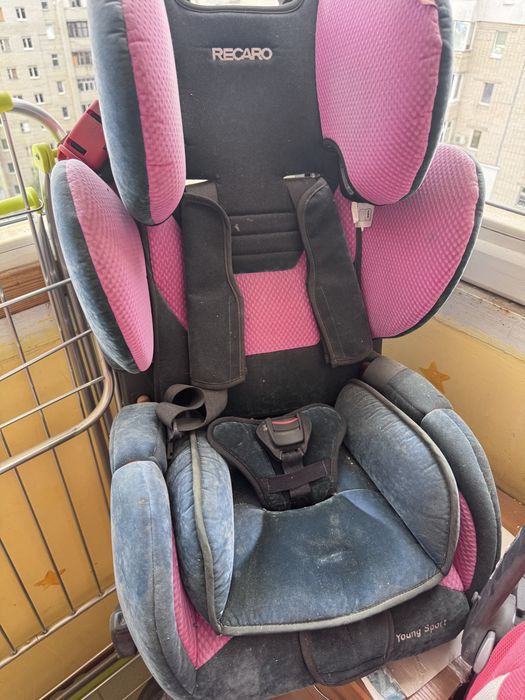 Дитяче крісло в авто RECARO