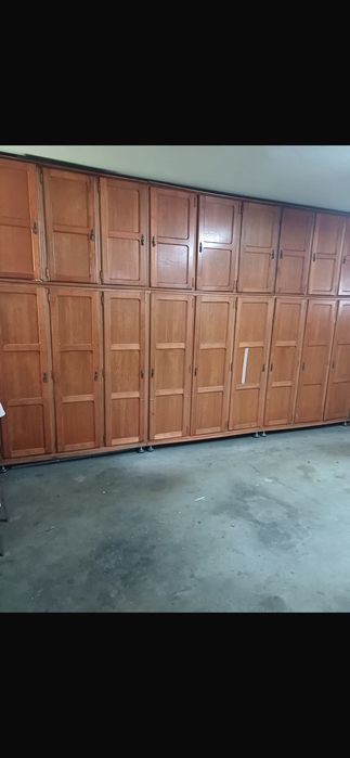 Armários duplos para arrumação