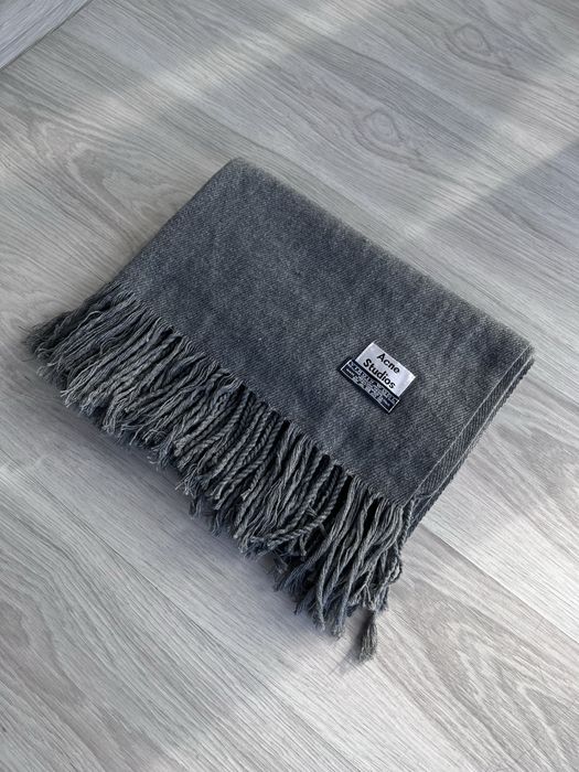 Шарф “Acne Studios” & “Barbour”