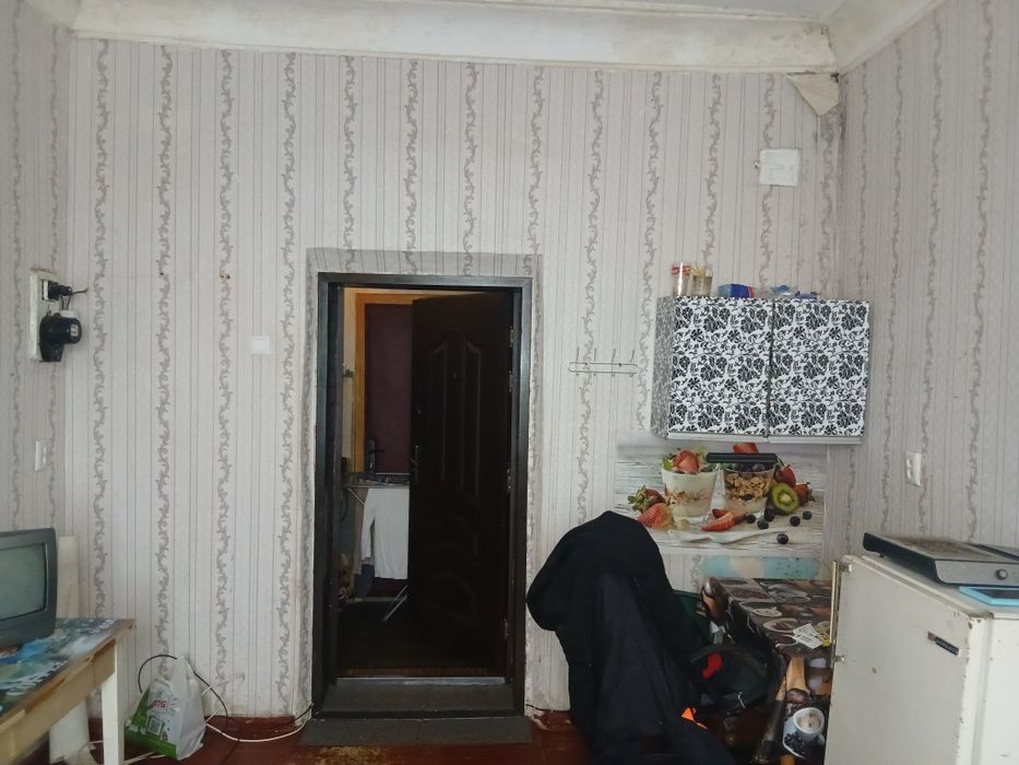 Здам на довготривалий час або продам кімнату.