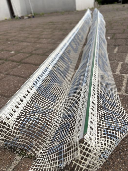 Listwa kapinos, Listwa okapo