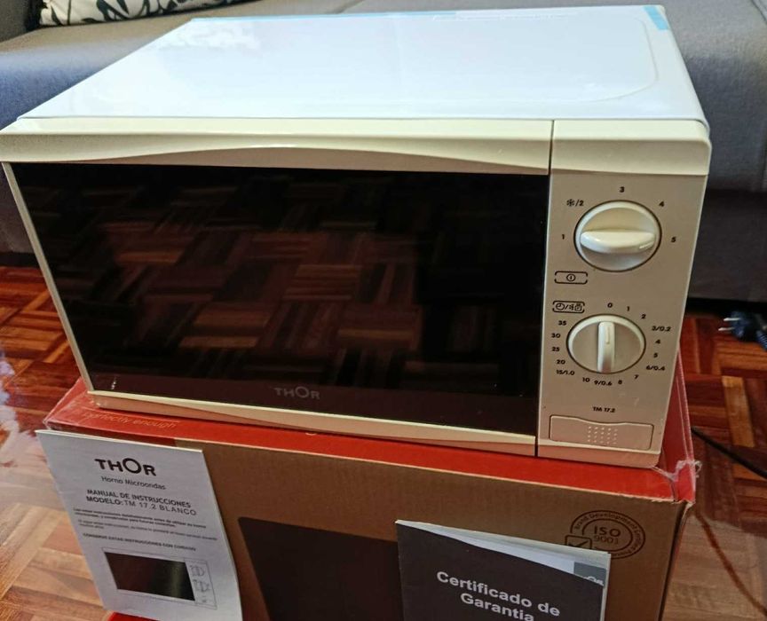 Micro-ondas THOR Branco - Prático de simples