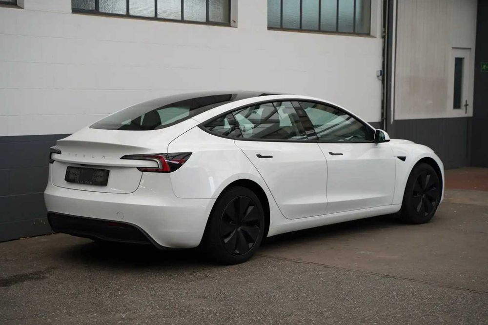 Tesla model 3 2024