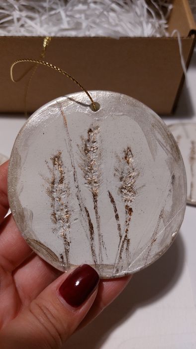 Новорічні іграшки на ялинку