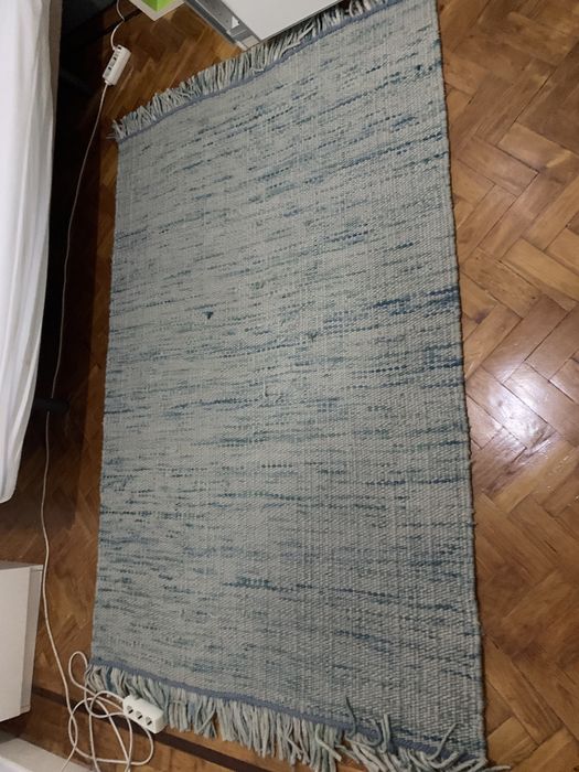 Tapete retangular com franjas azul