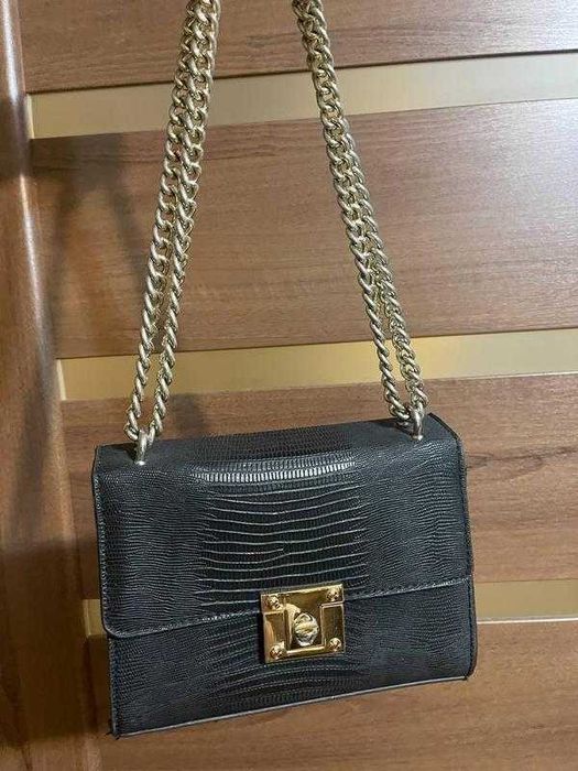 Сумочка з металевим ланцюгом