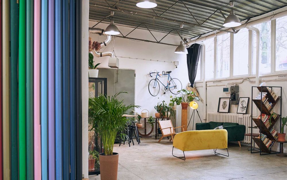 Sala lokal na IMPREZĘ konferencje osiemnastkę 18 warsztaty URODZINY