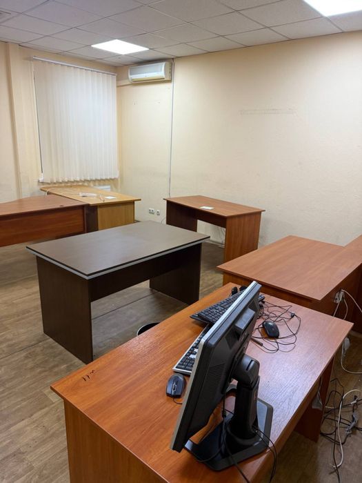 РАСПРОДАЖА мебели для офиса столы диваны кресла стулья