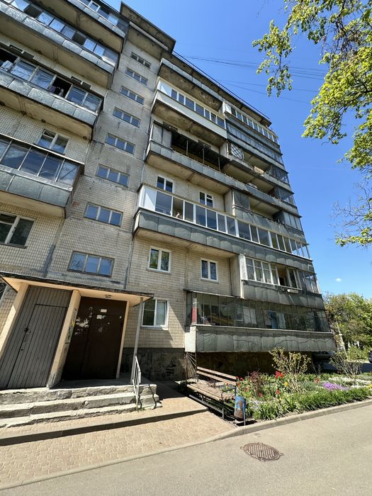 Велика 4 кімнатна квартира під оренду Вишневе
