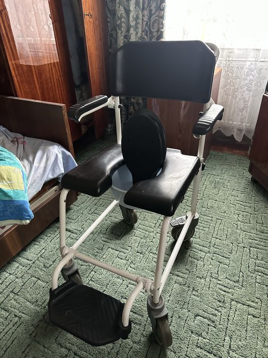 Стілець-туалет для хворих