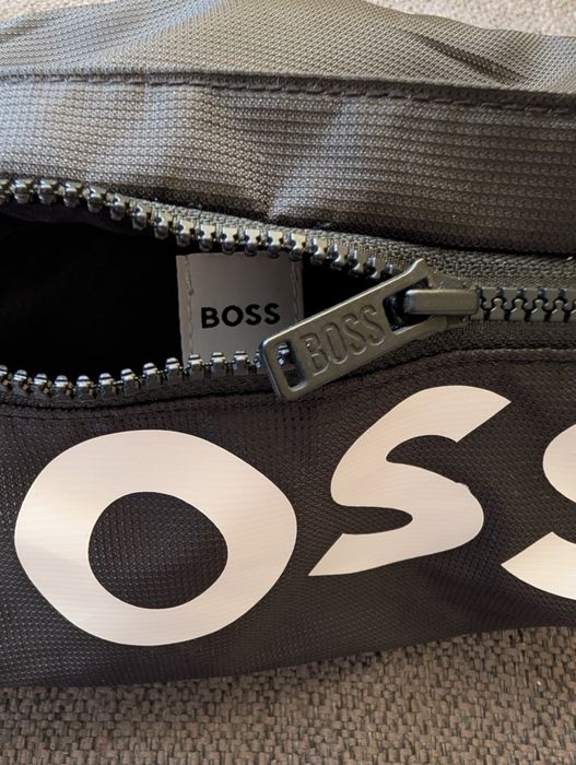 Оригінальна поясна сумка від Boss, бананка