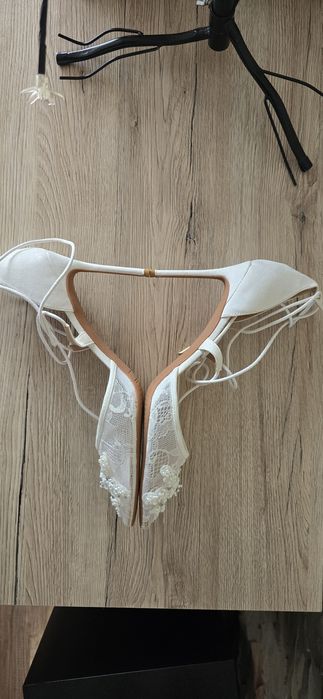 Nowe Prześliczne Białe Szpilki Koronkowe Wiązane Roz. 46