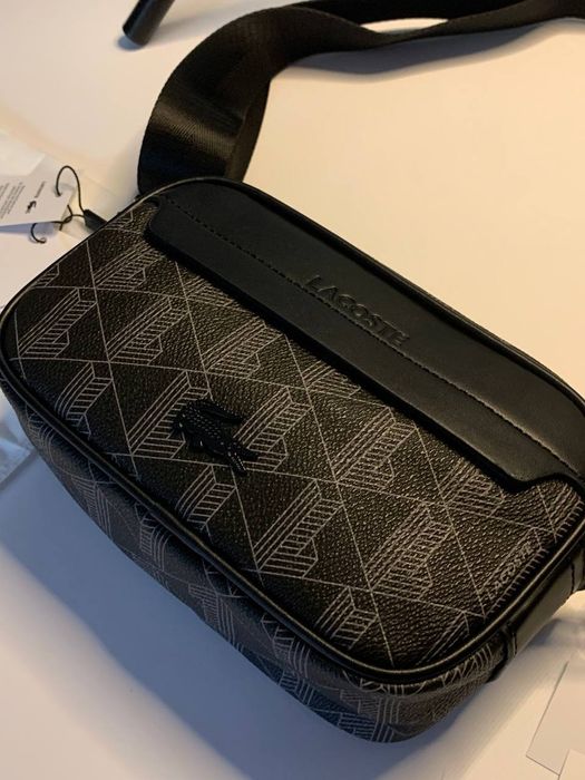 Сумка Lacoste 

- присутні гравіювання
- приємна на дотик
- присутні