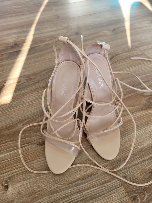 Nowe pantofle na wysokim obcasie r. 38