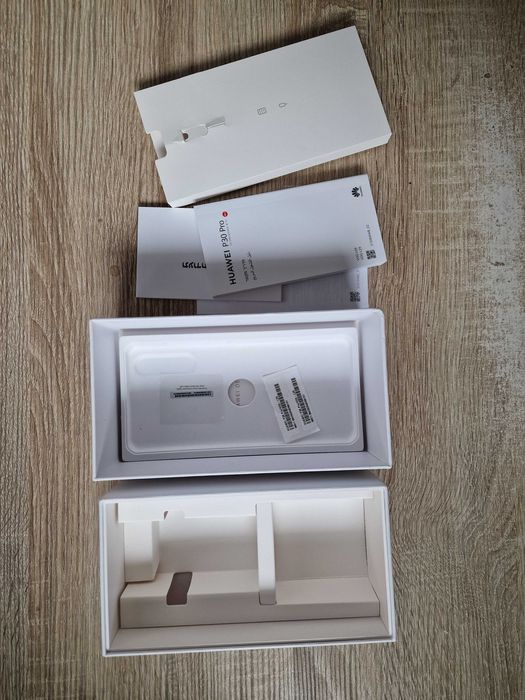 Oryginalne pudełko po telefonie Huaweii P30 Pro Aurora 256GB
