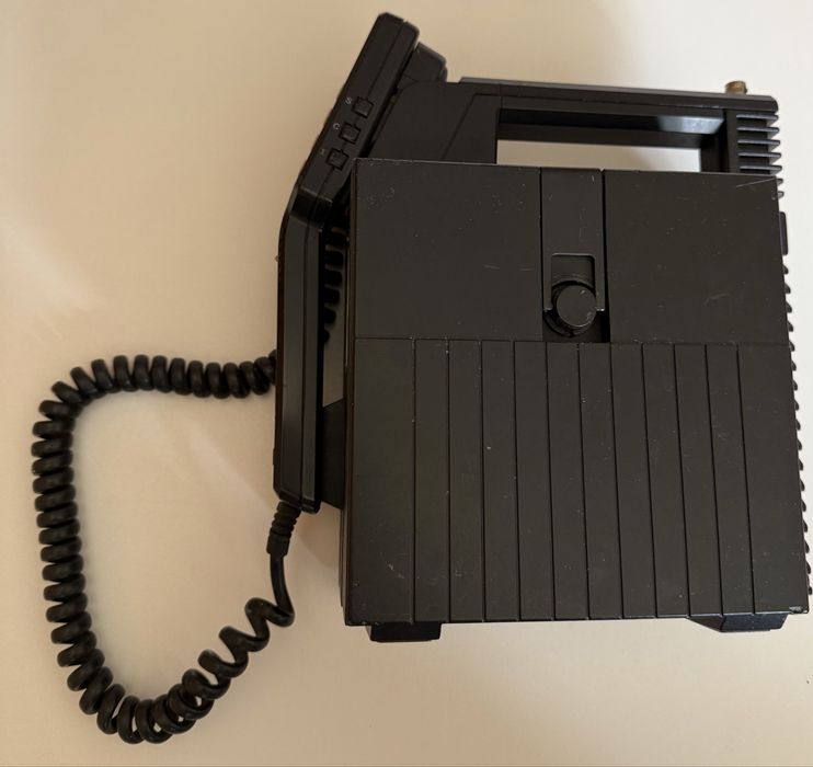 Zabytkowy telefon Nokia przestrojony na pasmo amatorskie do pracy z Icom Yaesu