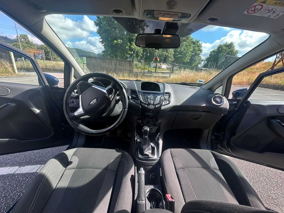 Ford Fiesta 1.5 TDCi Titanium | 2016 | 170.389 km | Único Dono | Revisões na Marca
