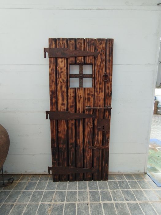 Rustic Medieval-Style Door474958328077363201