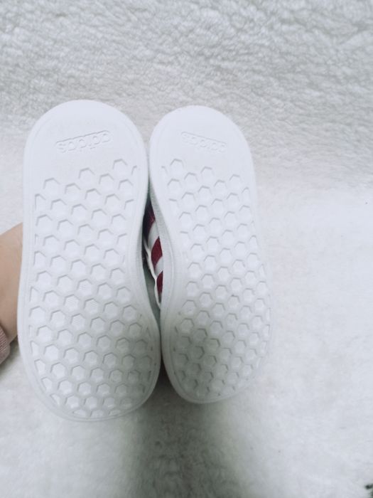 Оригінал Adidas, 26 розмір, устілка 17 см, кросівки для дівчинки