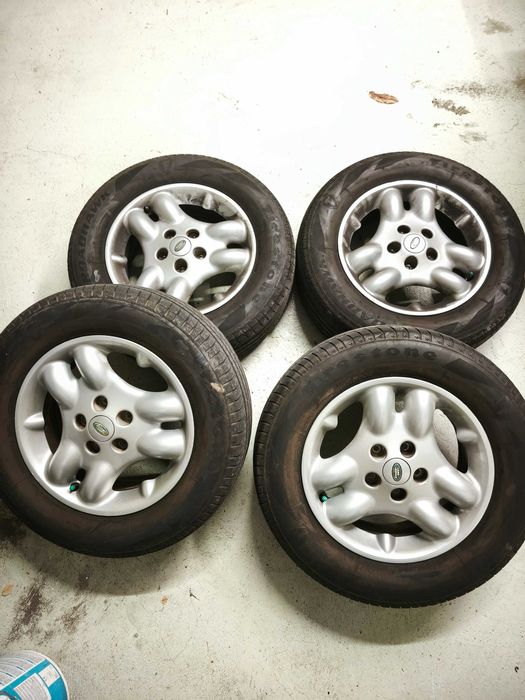 Vendo 4 jantes originais Land Rover 16” com pneus Firestone Roadhawk 215/68 R16 98H