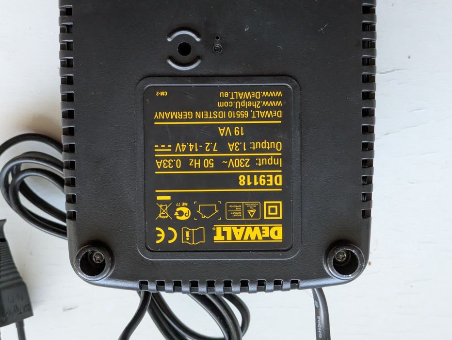 Carregador baterias DeWalt De9118