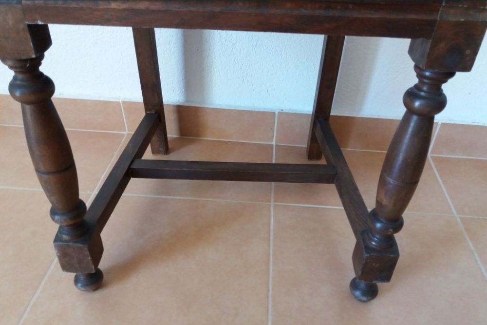 4 cadeiras em madeira de castanho