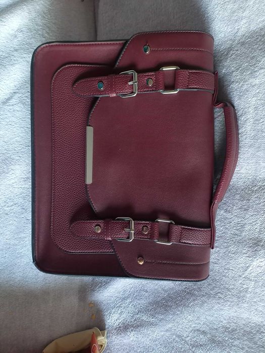 Bordowa torebka a'la teczka