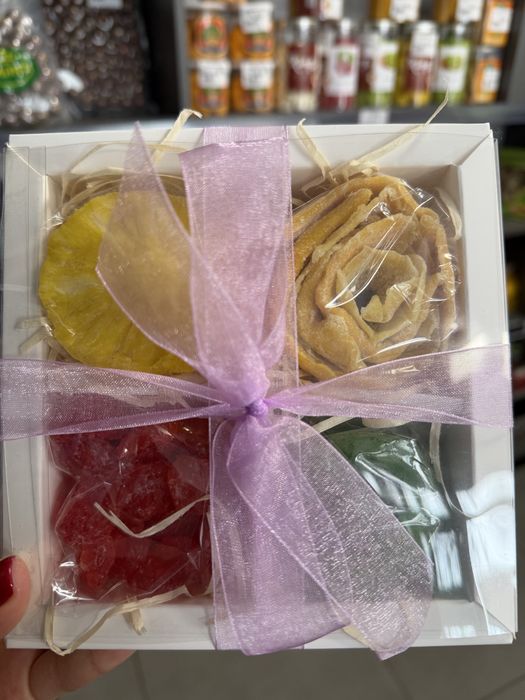 Подарунок, набір сухофруктів