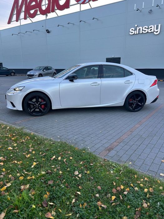 Lexus IS