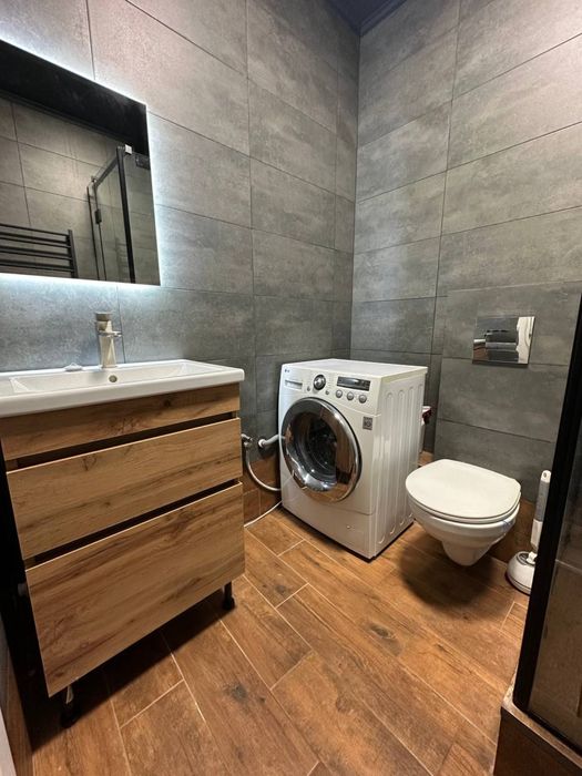 Здам в оренду сучасну 2кімн квартиру (будинок з генератором)