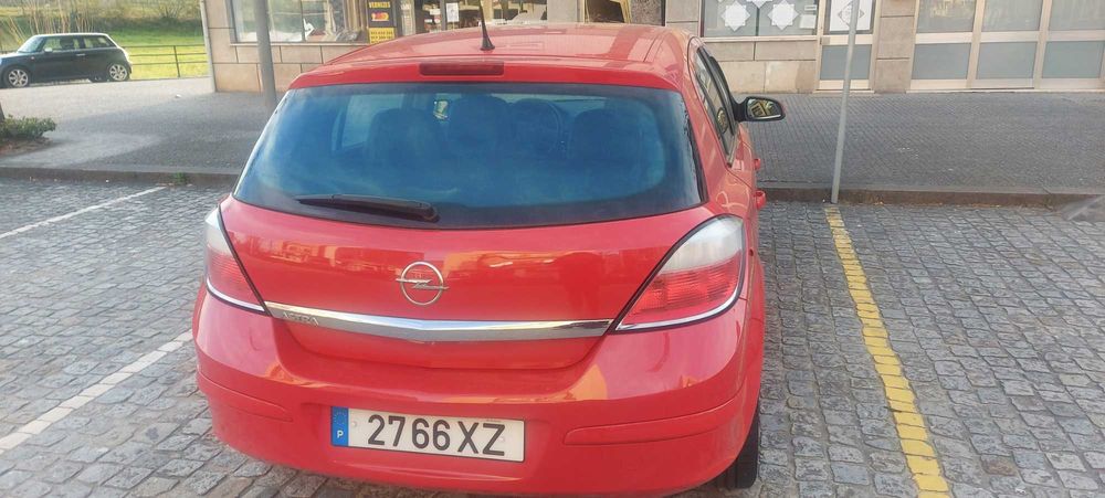 Opel Astra 1.4 Cosmo (2004) – Excelente Estado, Fiável e Pronto a Circular