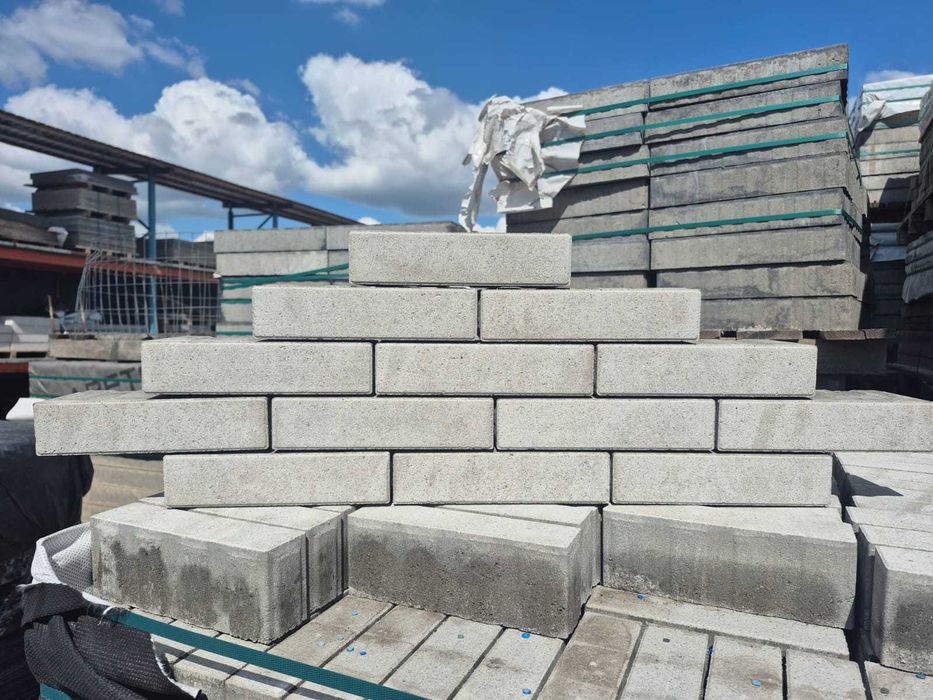 Palisada Betonowa Linea Kostka Brukowa kolor biały 5,5x22,5 cm Obrzeże