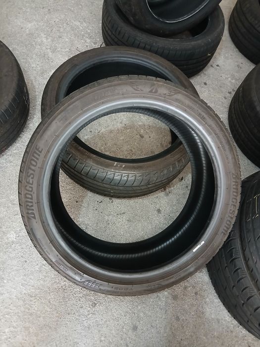 2 Pneus 235/40R19 Bridgestone