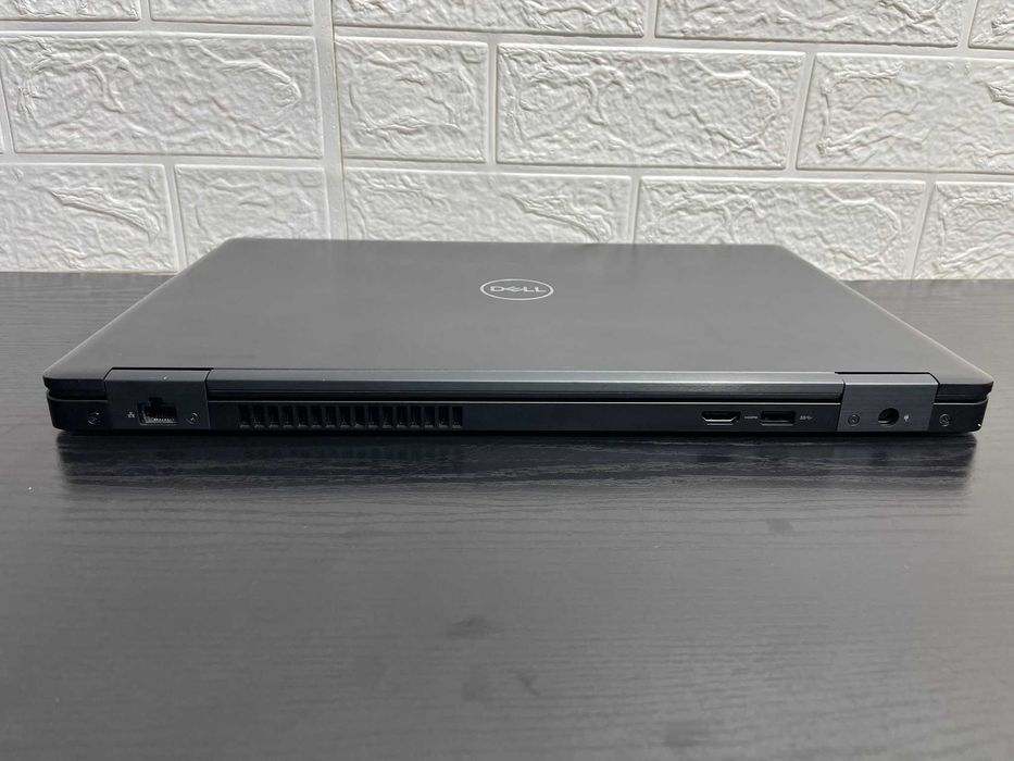 Ноутбук Dell Latitude 5590  15.6" (1920x1080) i7-8650U 16 GB DDR4