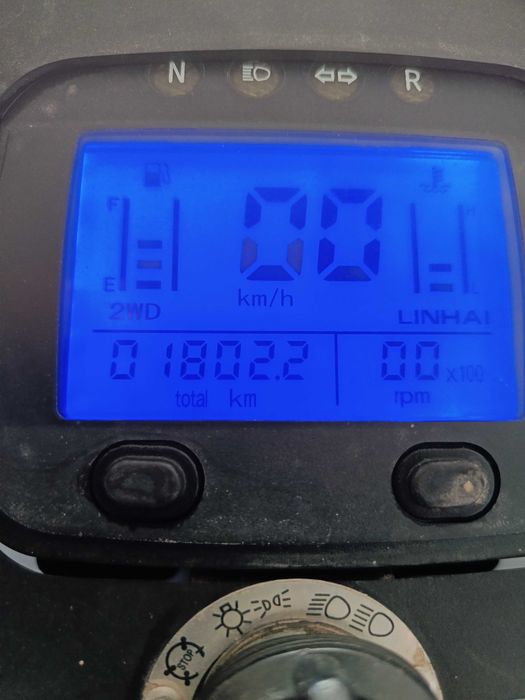 Vendo moto 4x4 com pouco uso e km
