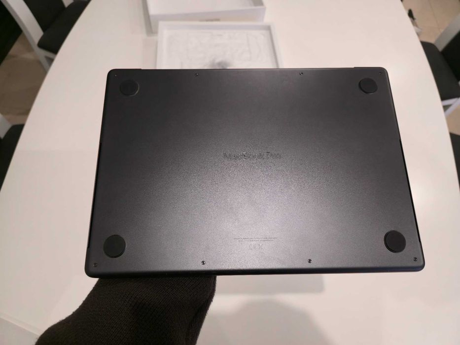 MacBook Pro 14" M5445797646982205442