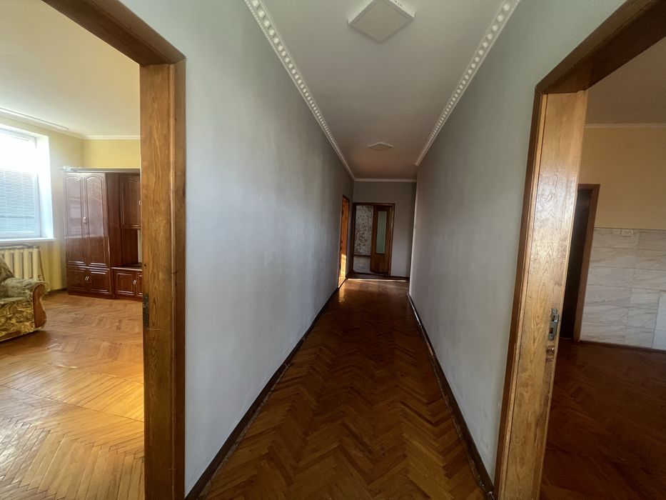 Продаж будинку з магазином у ценрі с. Фанчіково