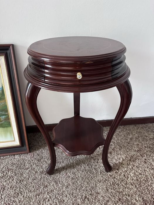 Mesinha de apoio com gaveta