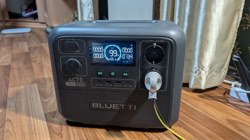 Зарядна станція Bluetti AC70