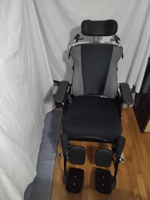 Cadeira de rodas de passeio marca Orthos