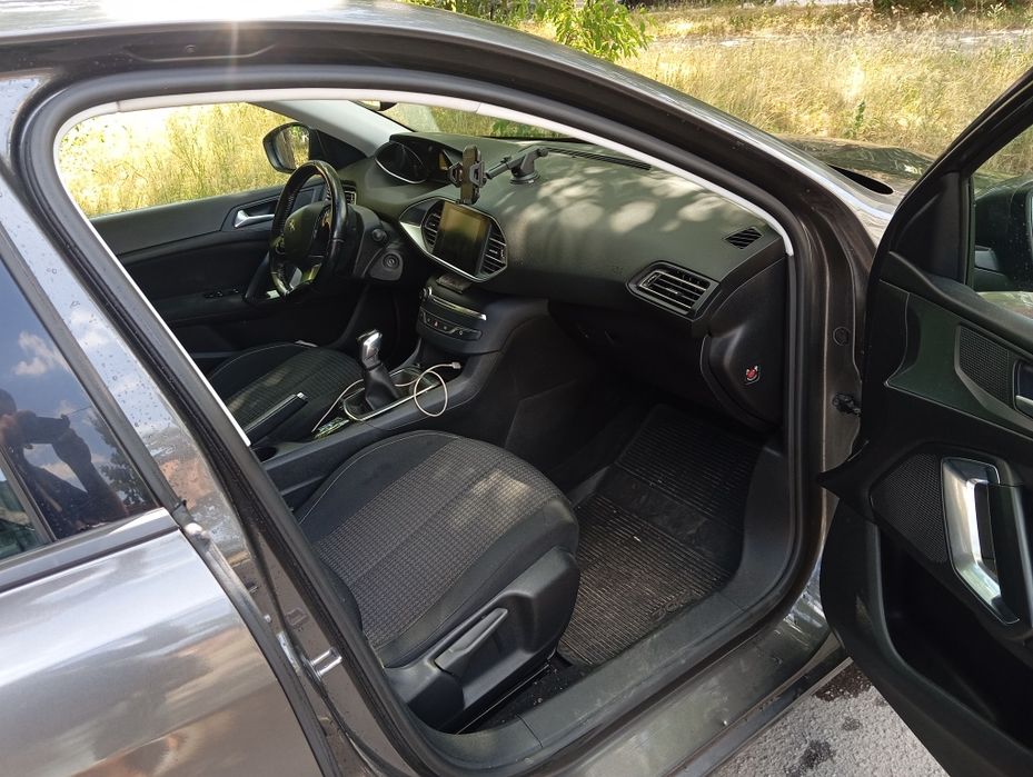 Автомобіль Пежо 308
