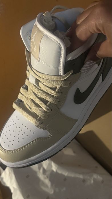 Nike Air Jordan 1 Low – Verde e Bege (nunca usado)