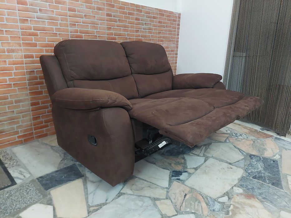 Sofá em Pele Aveludada com Relax - 2 Lugares