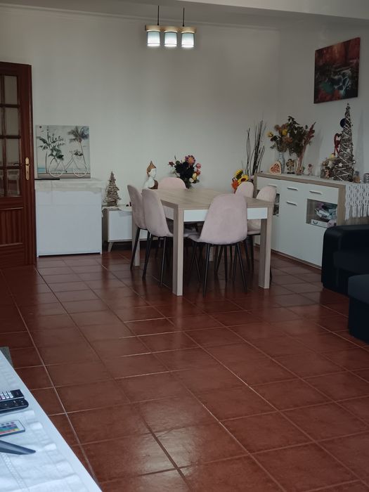 Vendo Apartamento T3 no Centro da Cidade de Mangualde  com muito luminosidade, acolhedor.