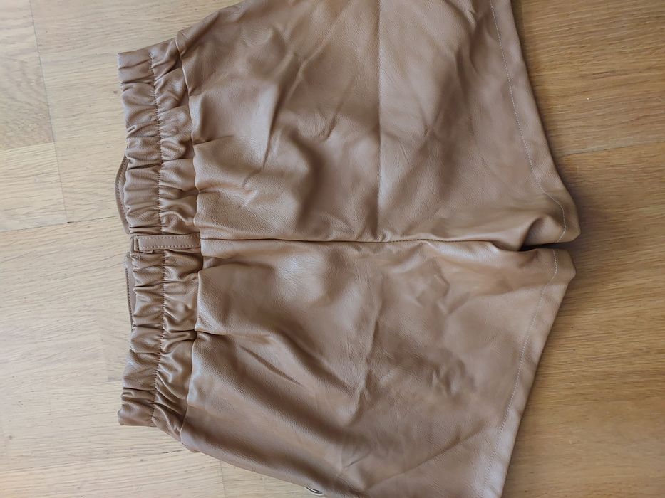 Шорти с  экокожи